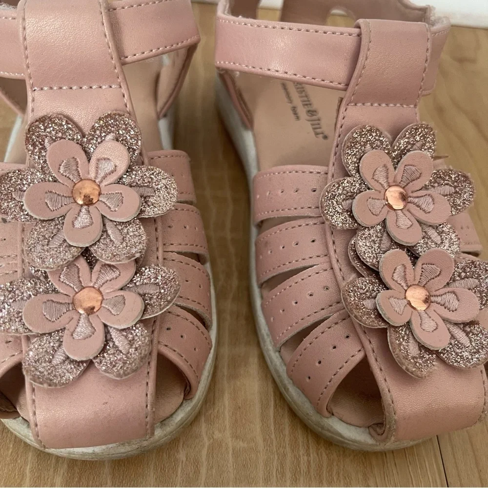 Christie & Jill Toddler 10 Girls White Lil Mila Sandals Flower Memory Foam Shoes